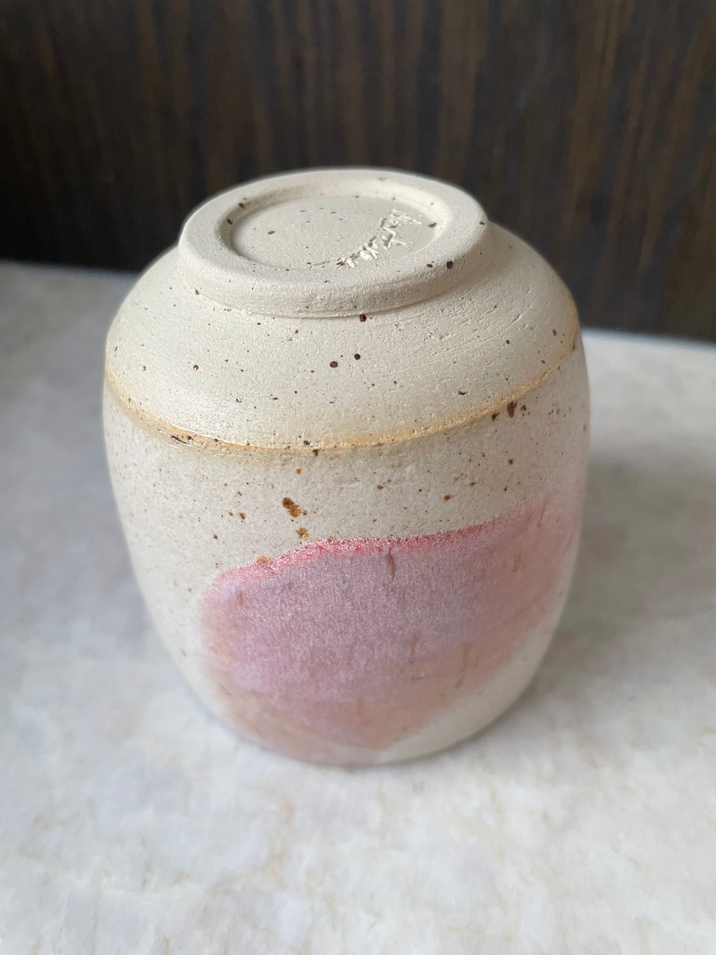 Tekop med penselstrøg