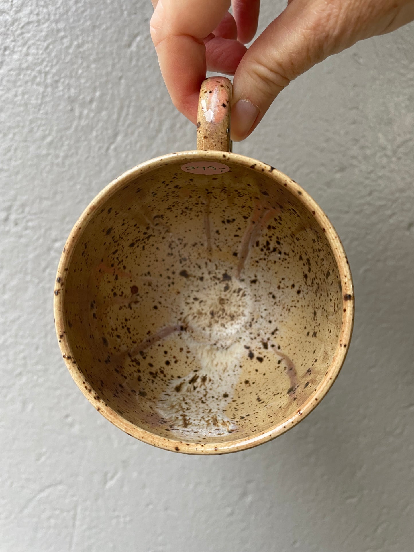 Buttet krus med hank