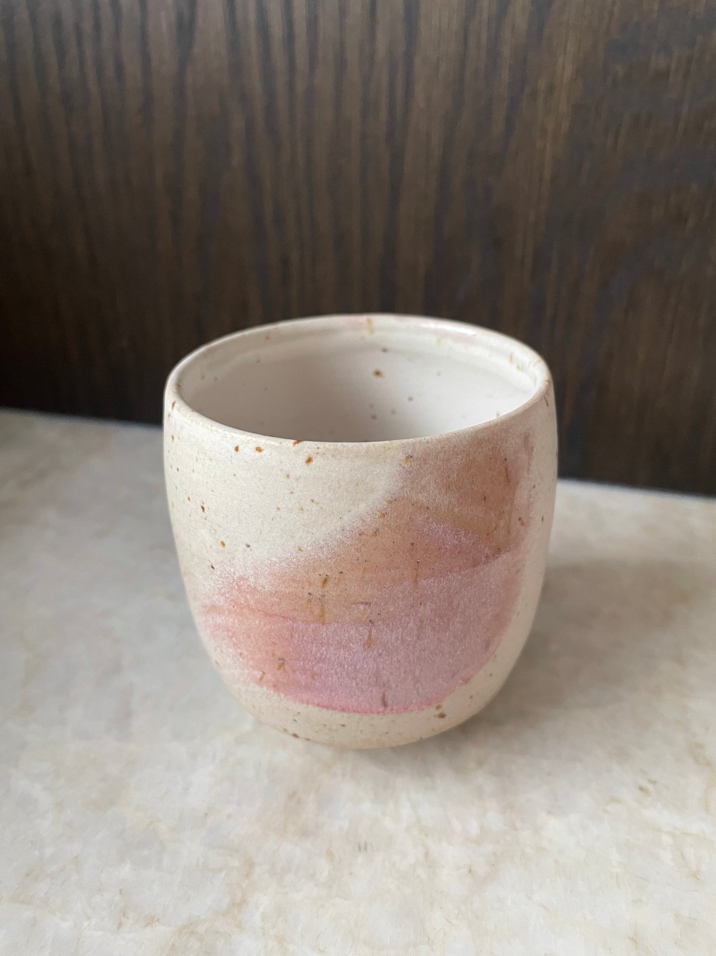 Tekop med penselstrøg